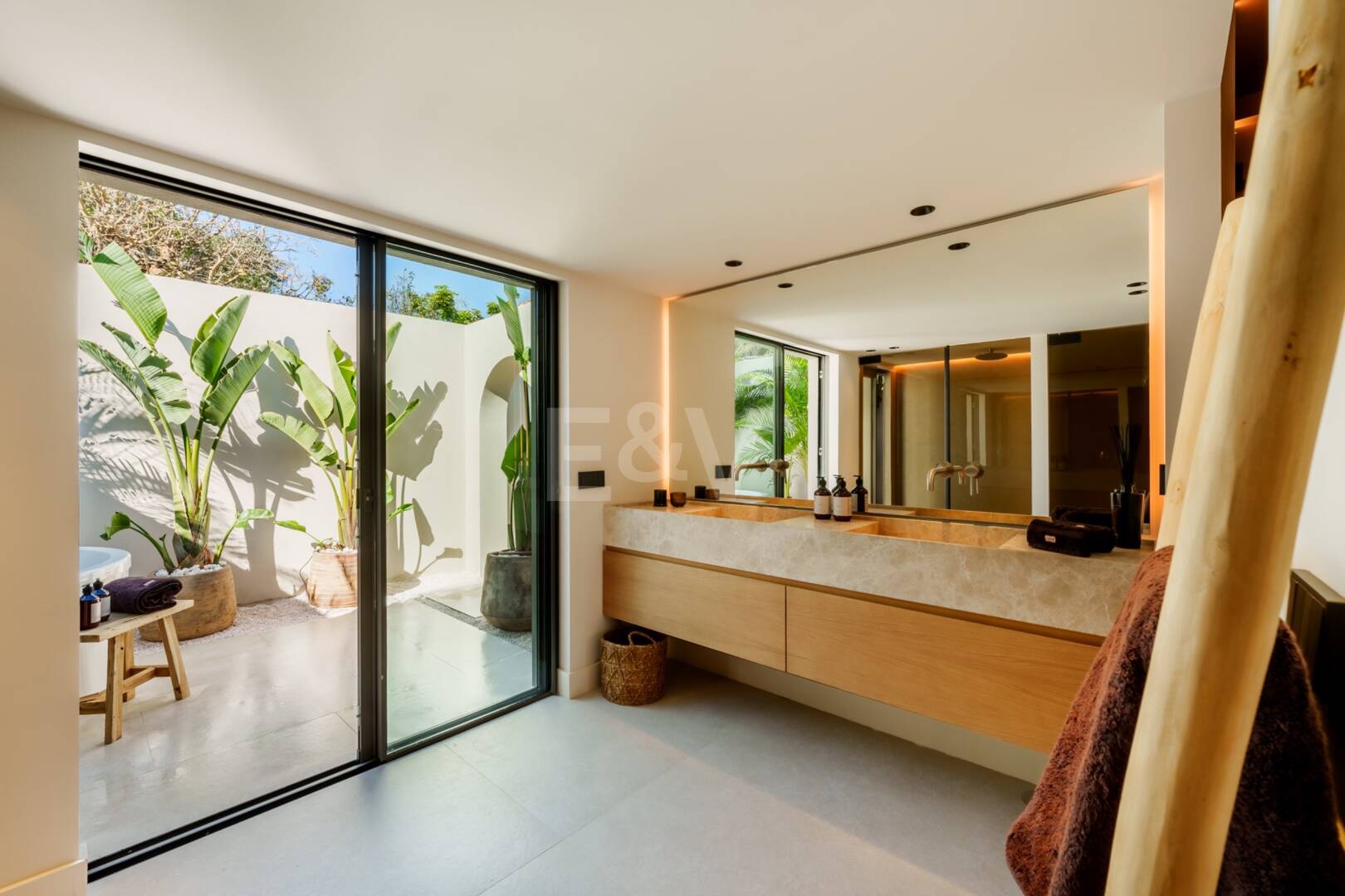 Tu oasis privado junto a la playa y Puerto Banús en San Pedro Playa