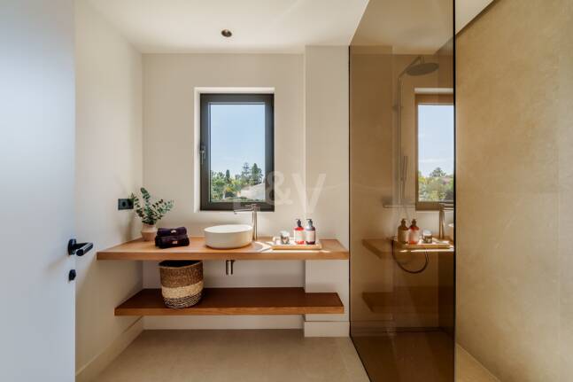 Tu oasis privado junto a la playa y Puerto Banús en San Pedro Playa