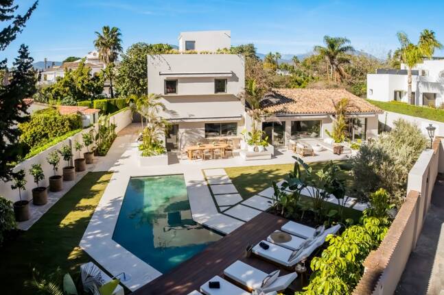 Tu oasis privado junto a la playa y Puerto Banús en San Pedro Playa