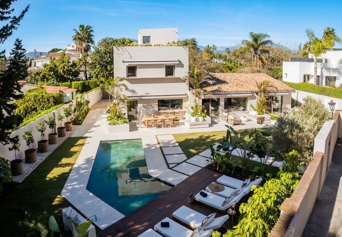 Tu oasis privado junto a la playa y Puerto Banús en San Pedro Playa