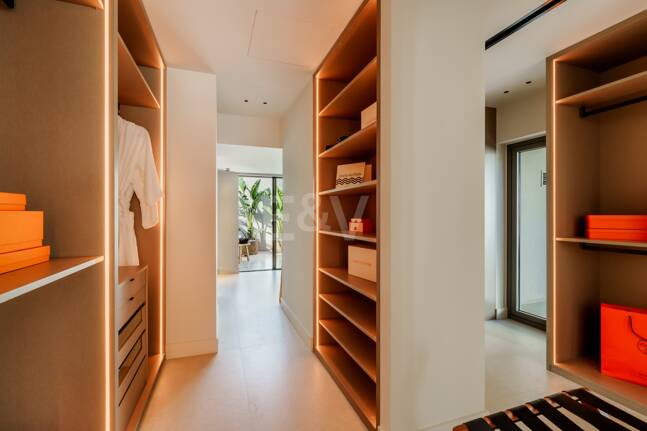 Tu oasis privado junto a la playa y Puerto Banús en San Pedro Playa