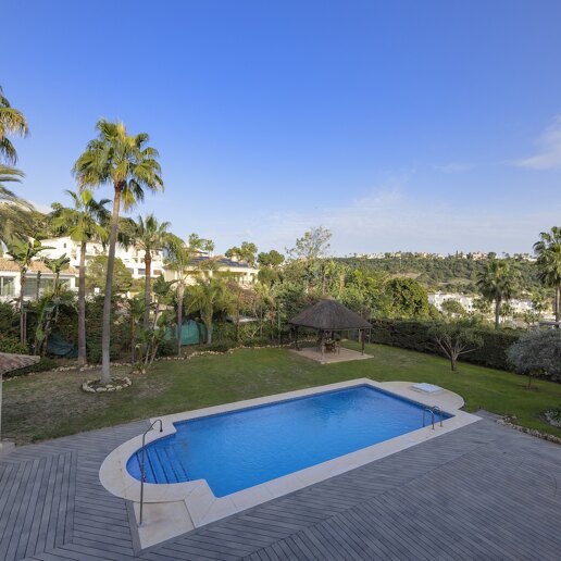 Geräumige Villa in Los Arqueros mit Golf- und Bergblick