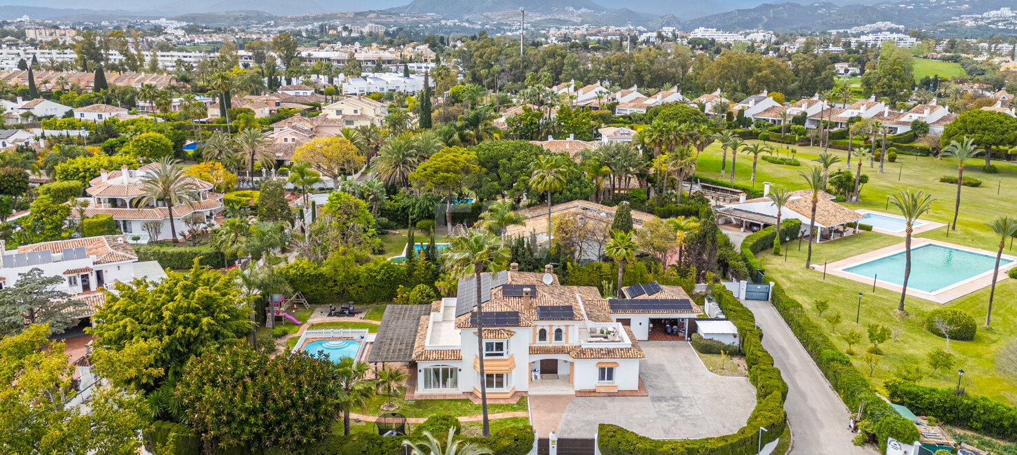 Classic Elegant Villa Perfectly Positioned Near the Beach