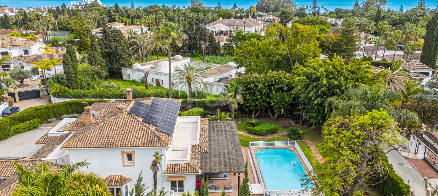 Classic Elegant Villa Perfectly Positioned Near the Beach