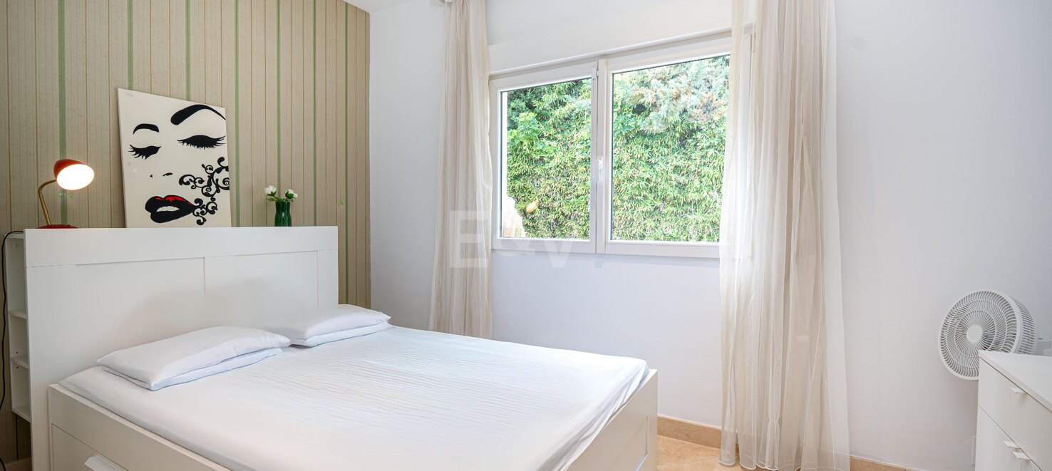 Classic Elegant Villa Perfectly Positioned Near the Beach
