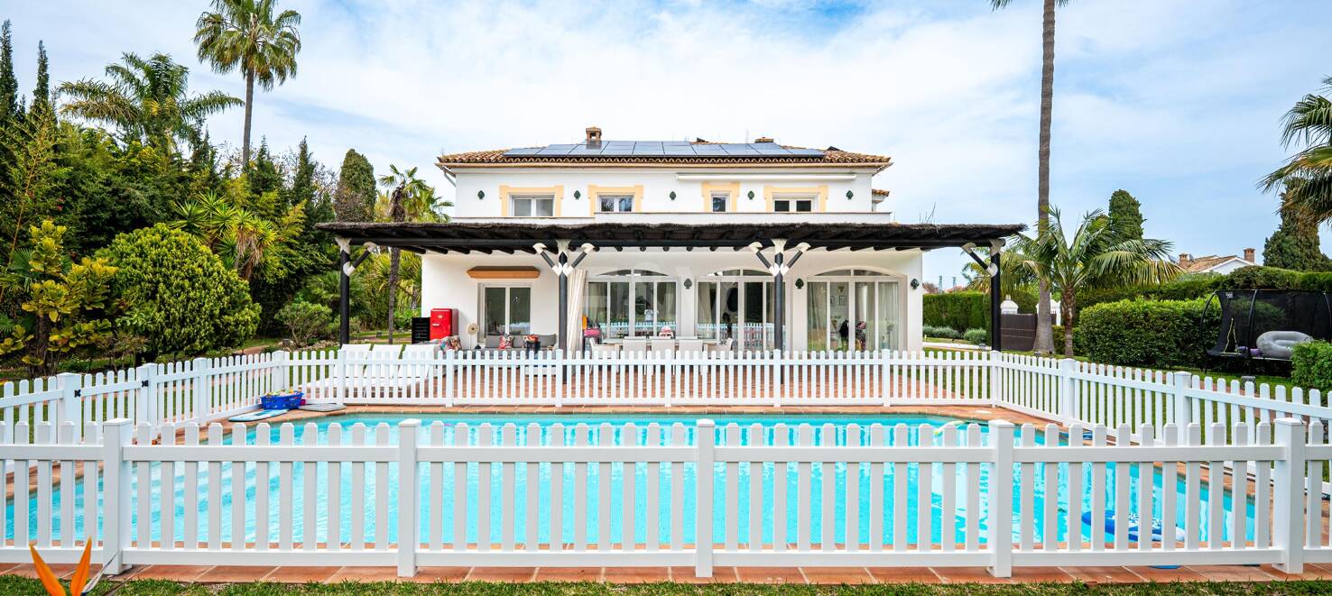 Classic Elegant Villa Perfekcyjnie pozycjonowane w pobliżu plaży