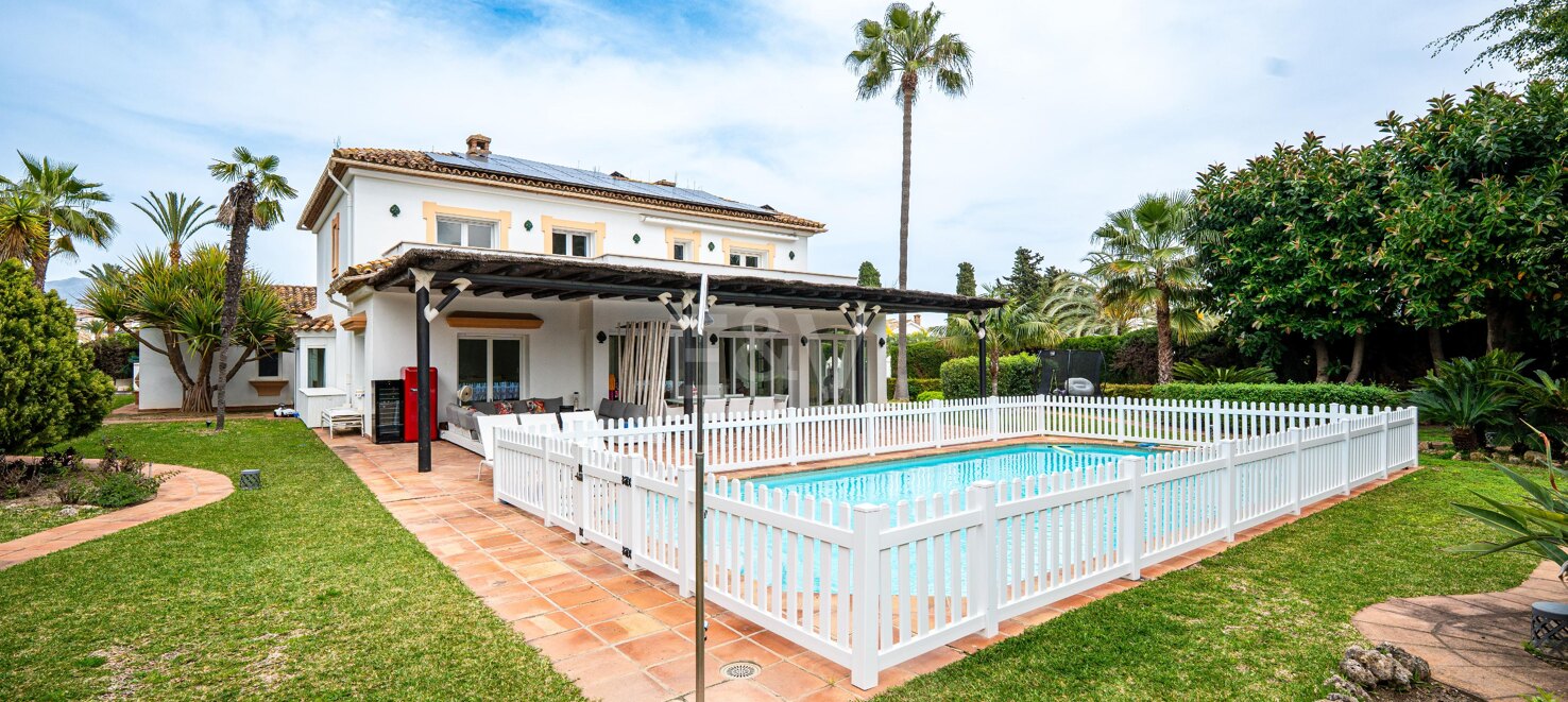 Classic Elegant Villa Perfectly Positioned Near the Beach