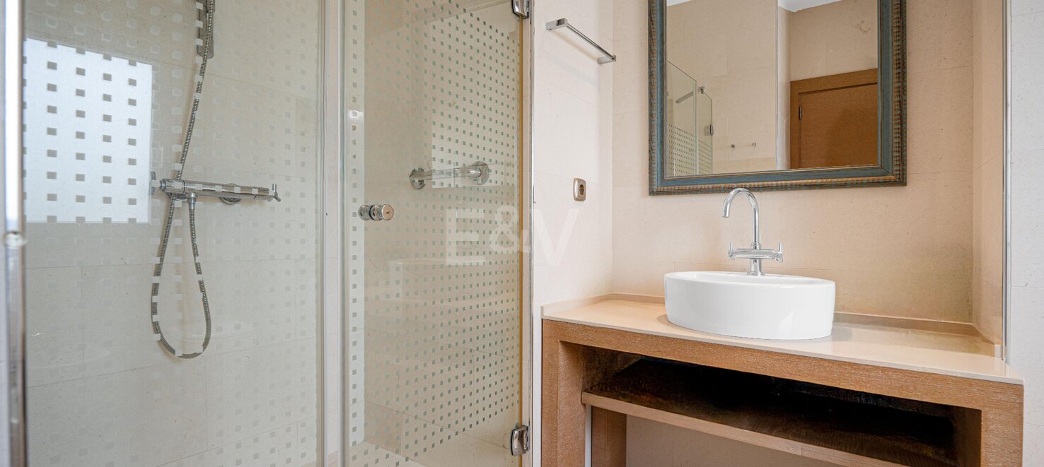 Classic Elegant Villa Perfectly Positioned Near the Beach