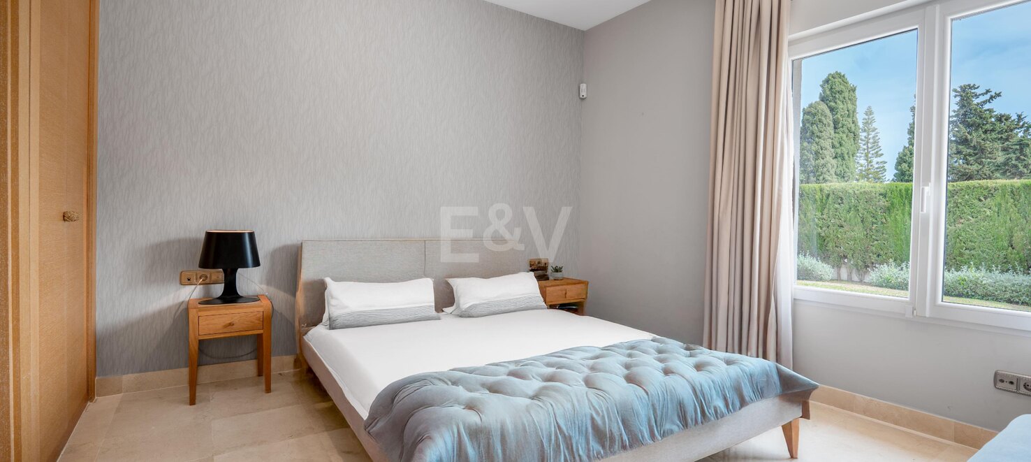 Classic Elegant Villa Perfectly Positioned Near the Beach