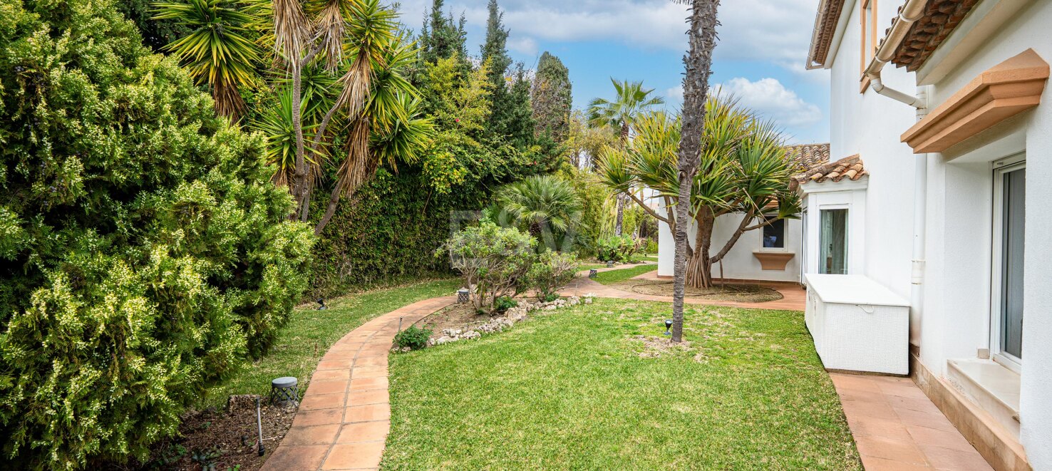 Classic Elegant Villa Perfectly Positioned Near the Beach