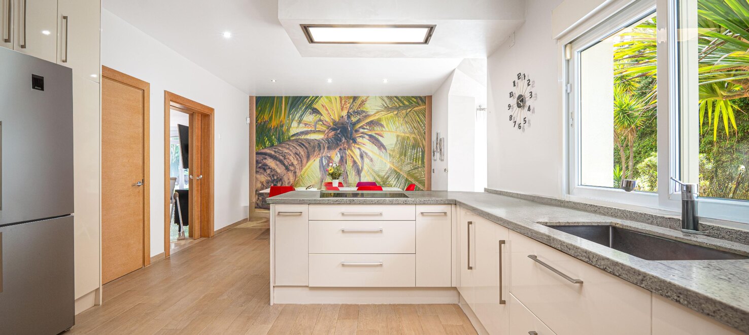 Classic Elegant Villa Perfectly Positioned Near the Beach
