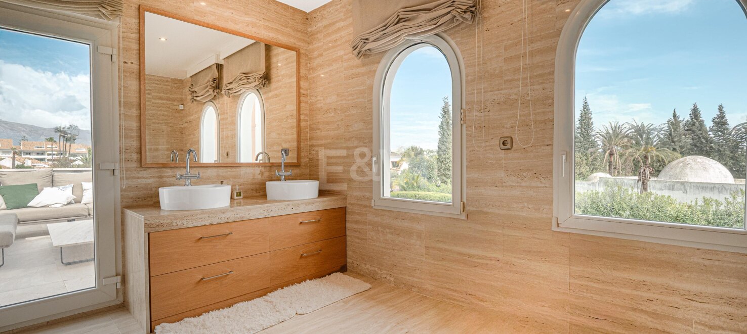 Classic Elegant Villa Perfectly Positioned Near the Beach