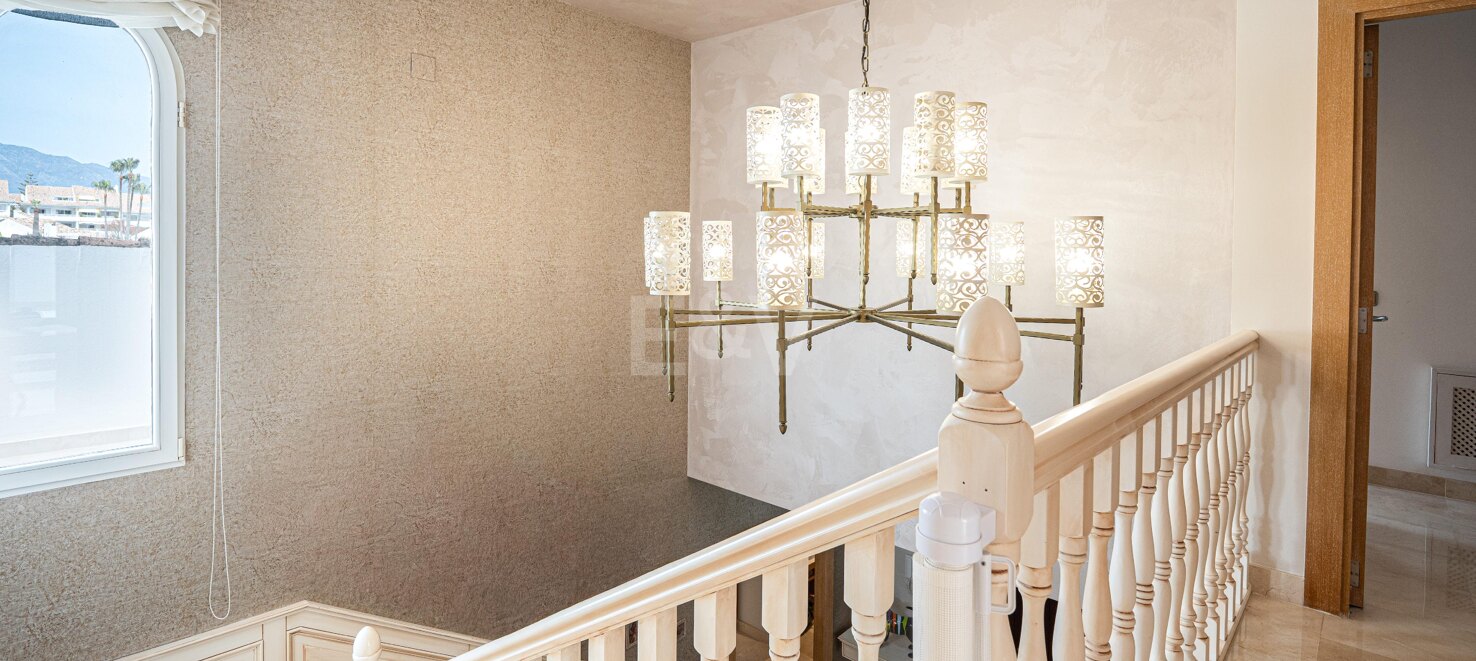 Classic Elegant Villa Perfectly Positioned Near the Beach