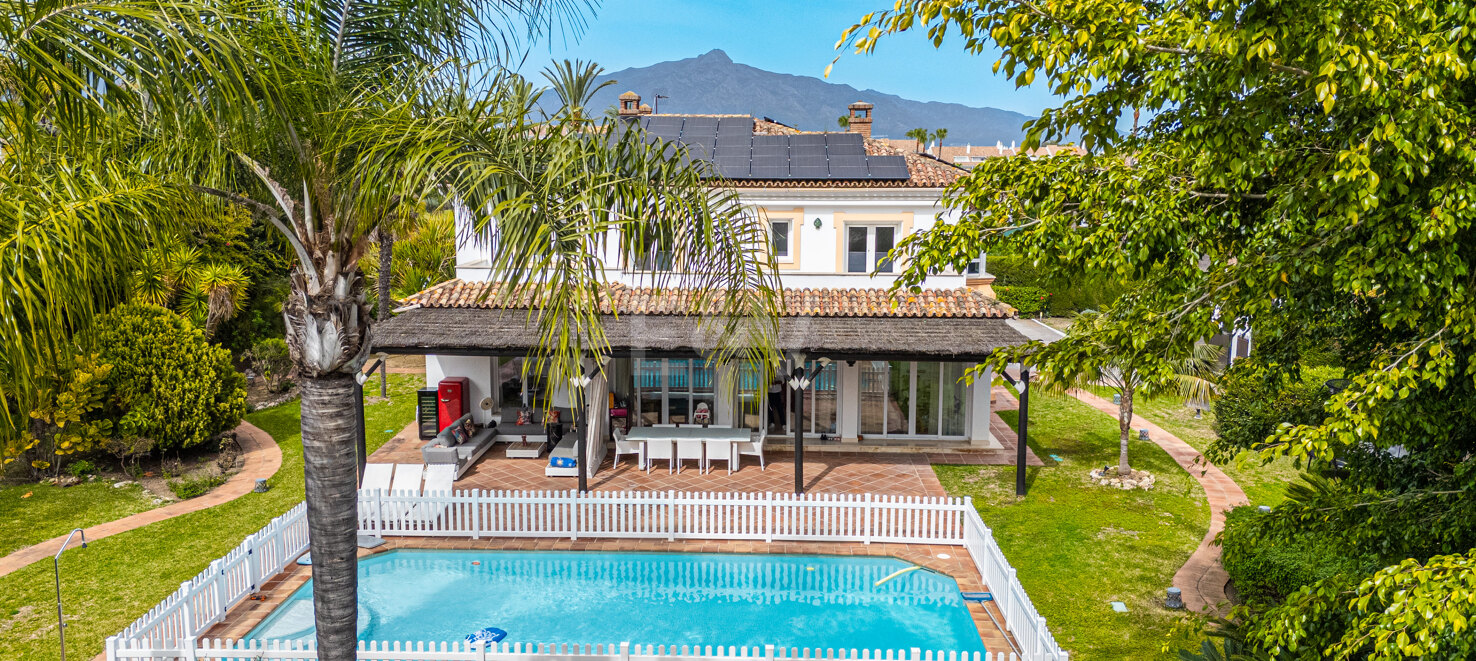 Classic Elegant Villa Perfectly Positioned Near the Beach