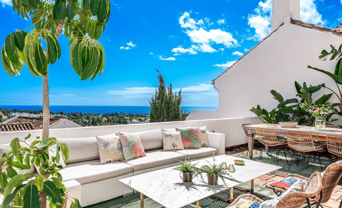 Exquisite Townhouse with Panoramic Views in Marbella Hill Club