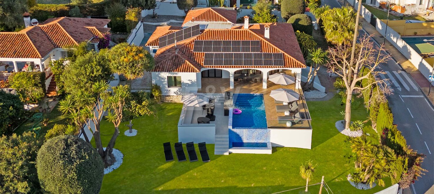 Atemberaubende Villa mit Meerblick, privatem Pool und Mietpotenzial in der Nähe des Zentrums von Marbella