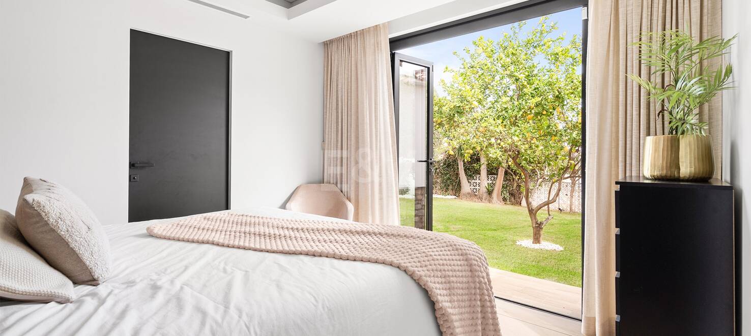 Fantastisk villa med havsutsikt, privat pool och hyrespotential nära Marbella Centre