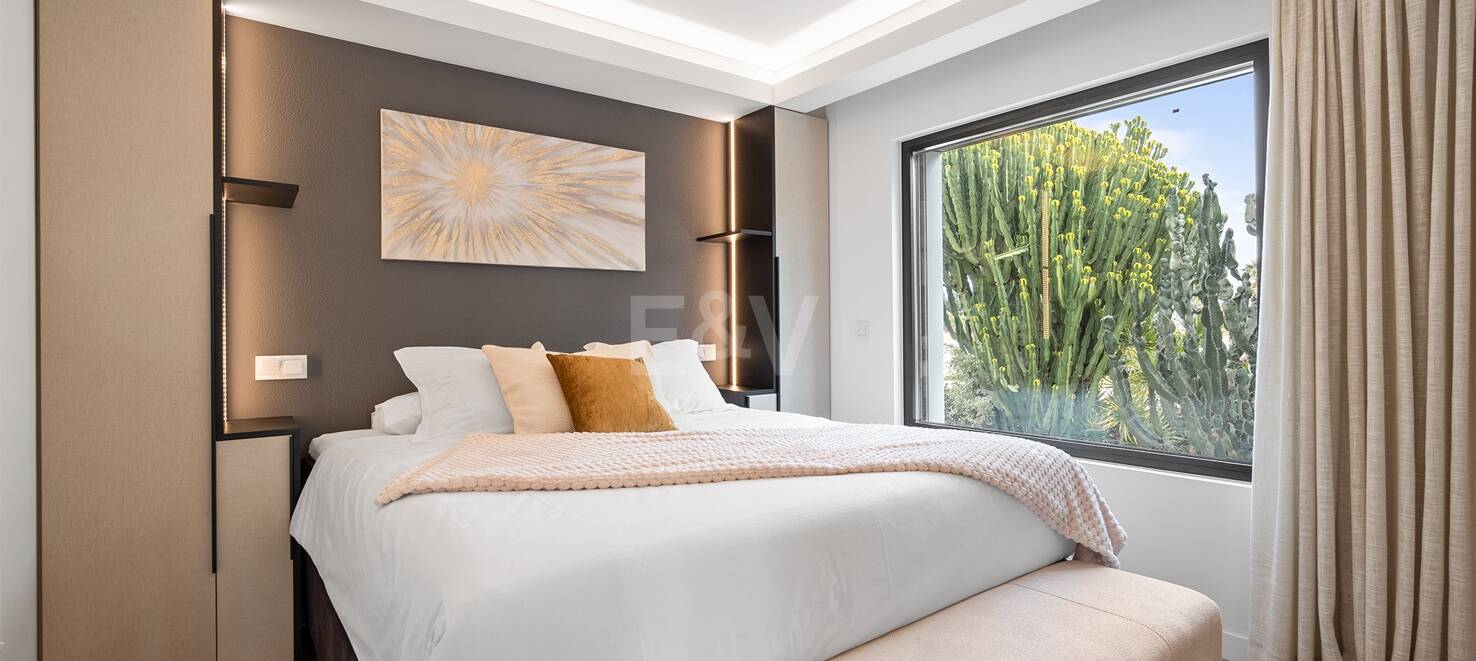 Fantastisk villa med havsutsikt, privat pool och hyrespotential nära Marbella Centre