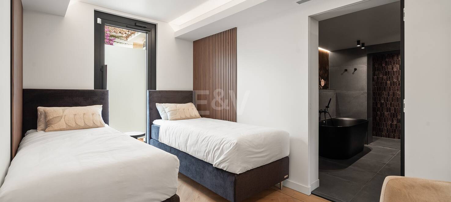 Fantastisk villa med havsutsikt, privat pool och hyrespotential nära Marbella Centre