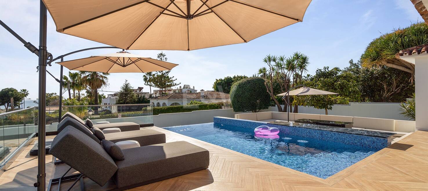 Fantastisk villa med havsutsikt, privat pool och hyrespotential nära Marbella Centre