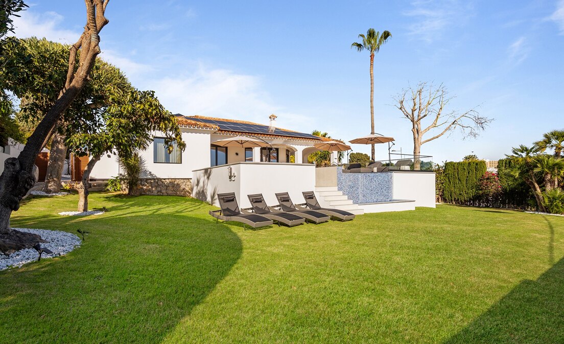 Impresionante villa con vistas al mar, piscina privada y potencial de alquiler cerca del centro de Marbella