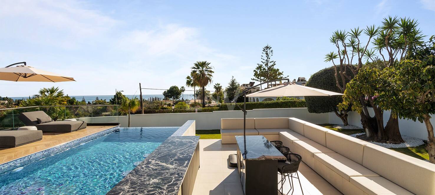 Fantastisk villa med havsutsikt, privat pool och hyrespotential nära Marbella Centre