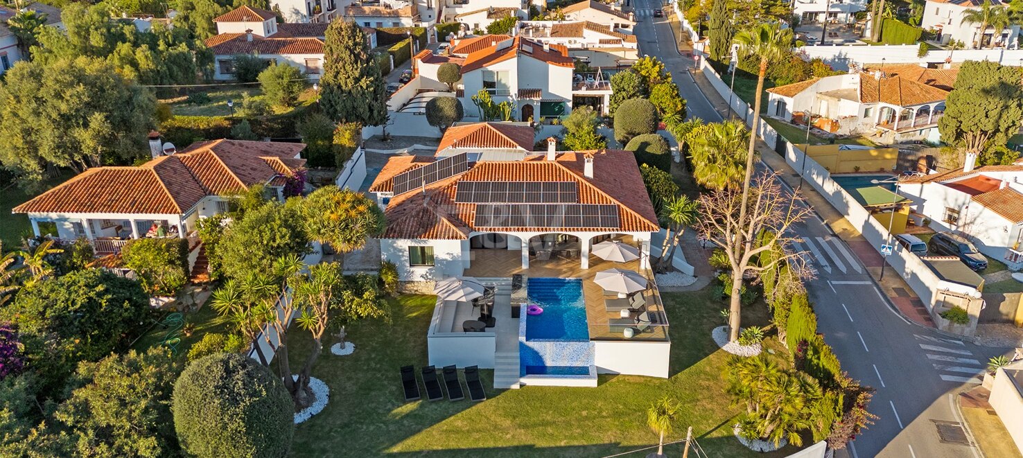 Atemberaubende Villa mit Meerblick, privatem Pool und Mietpotenzial in der Nähe des Zentrums von Marbella