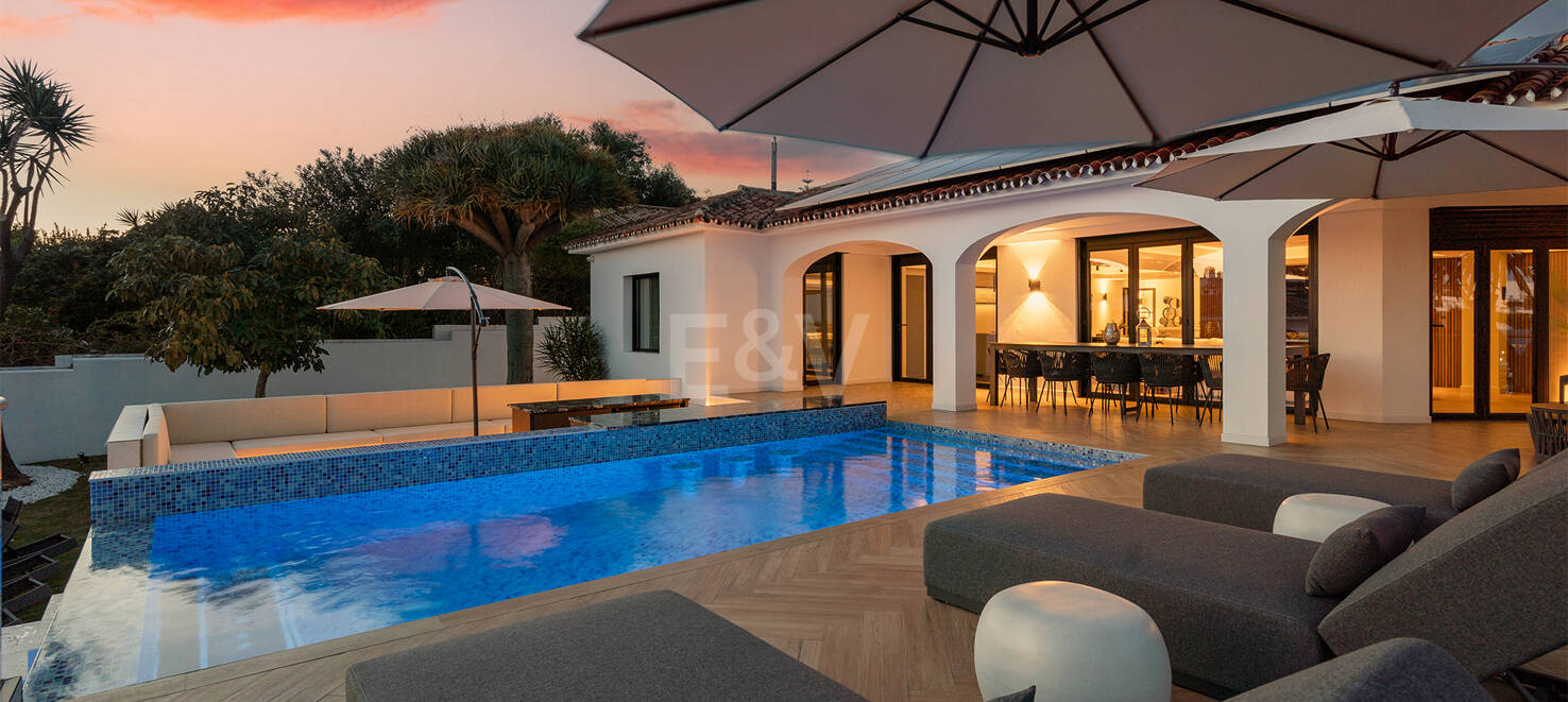 Fantastisk villa med havsutsikt, privat pool och hyrespotential nära Marbella Centre