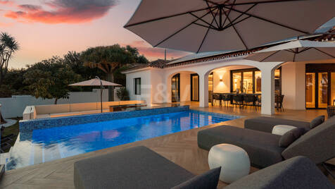 Fantastisk villa med havsutsikt, privat pool och hyrespotential nära Marbella Centre