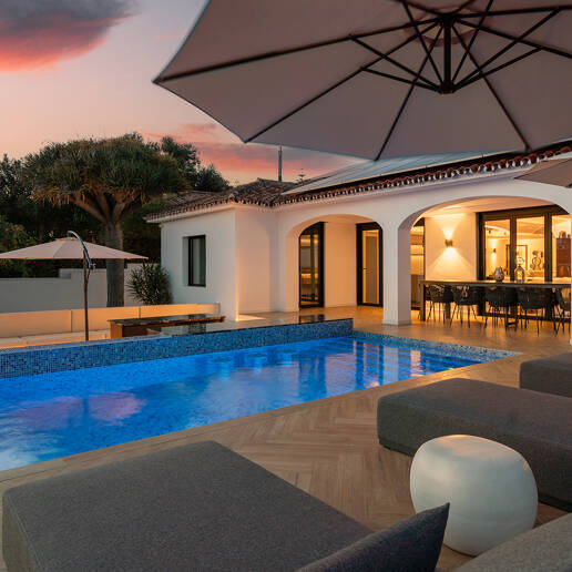 Fantastisk villa med havsutsikt, privat pool och hyrespotential nära Marbella Centre