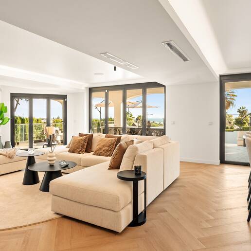 Fantastisk villa med havsutsikt, privat pool och hyrespotential nära Marbella Centre