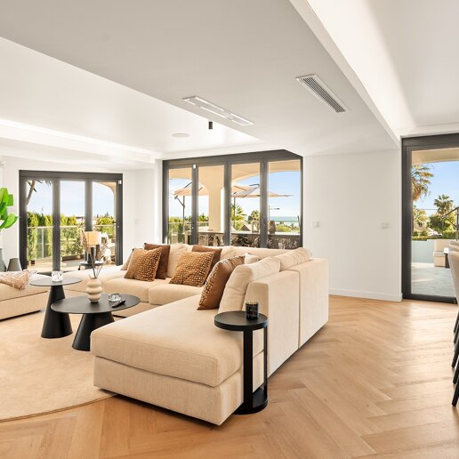 Superbe villa avec vue sur la mer, piscine privée et potentiel de location près de Marbella Centre