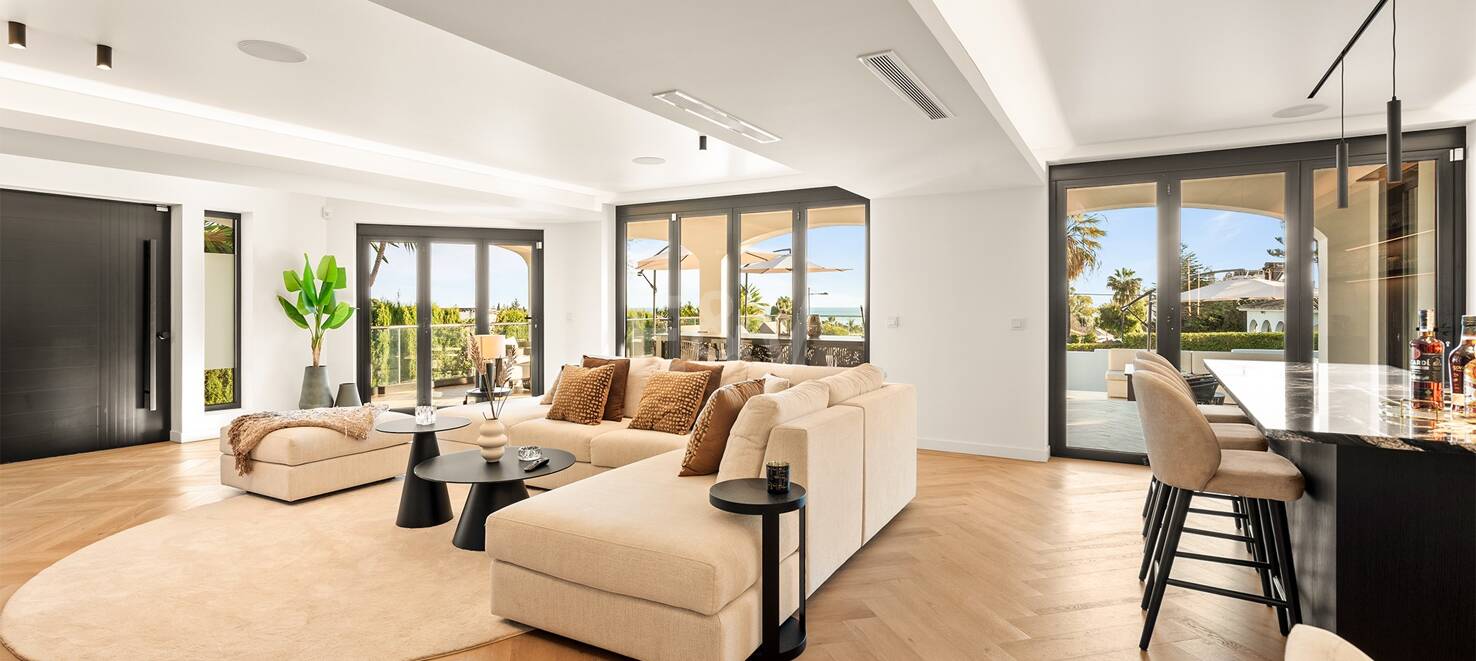Fantastisk villa med havsutsikt, privat pool och hyrespotential nära Marbella Centre