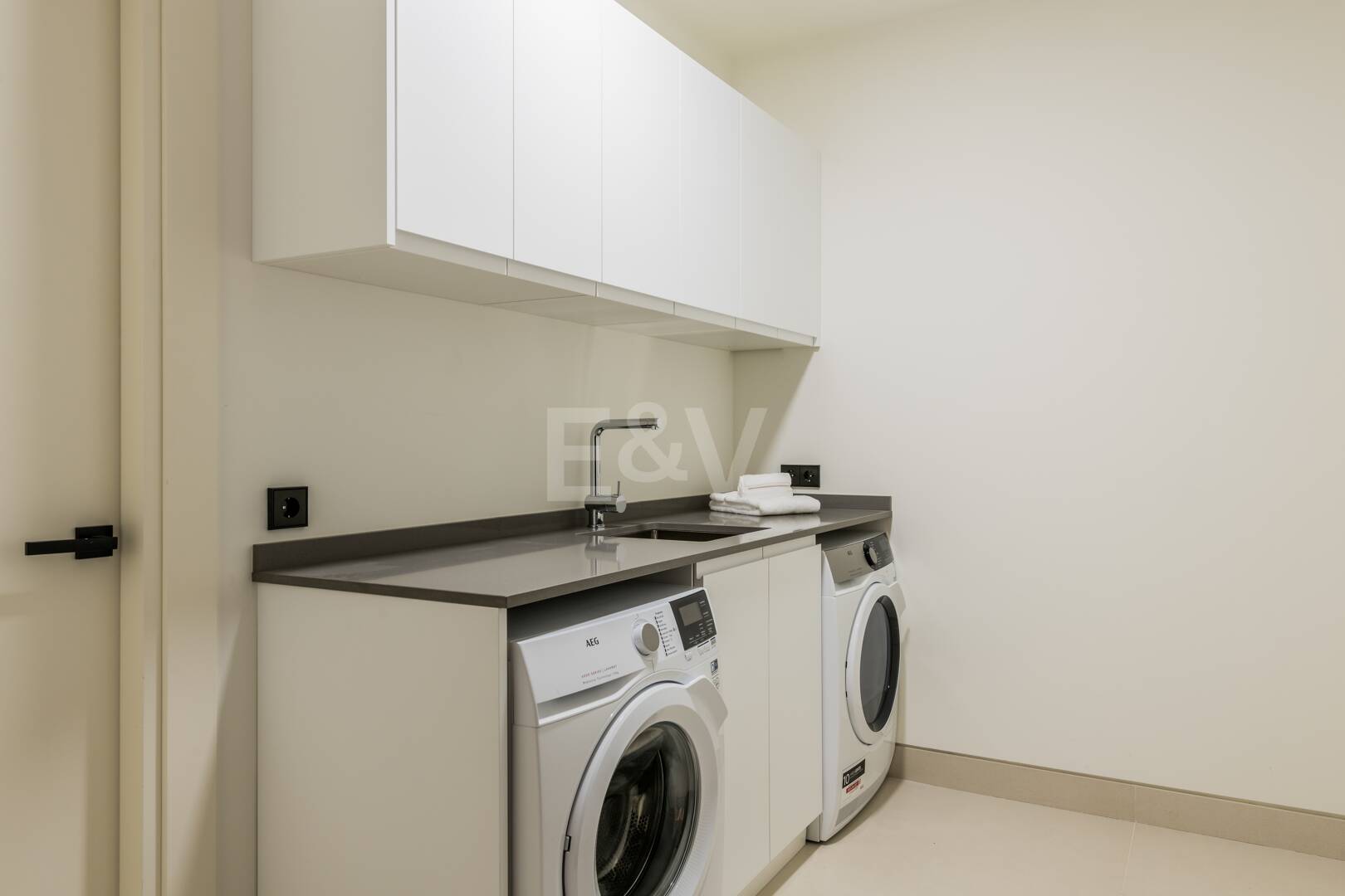 Zeitgenössische Luxusvilla in Nueva Andalucía