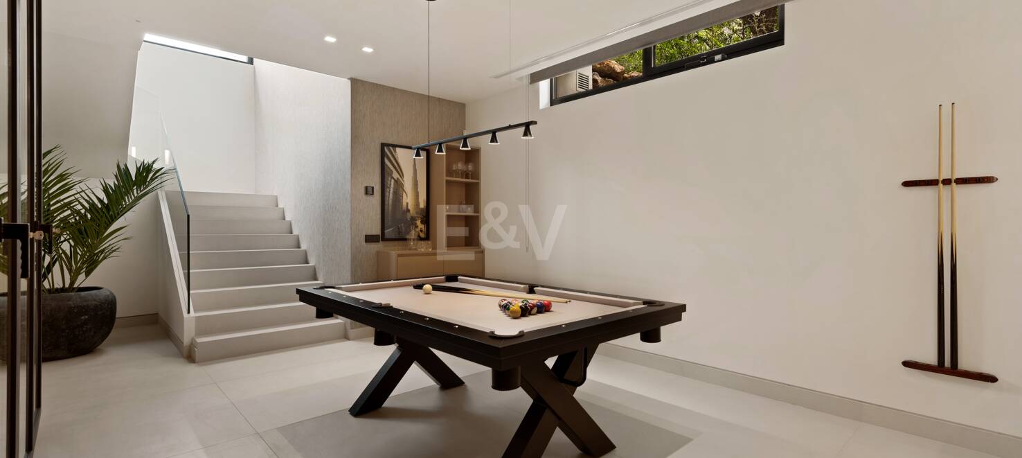Zeitgenössische Luxusvilla in Nueva Andalucía