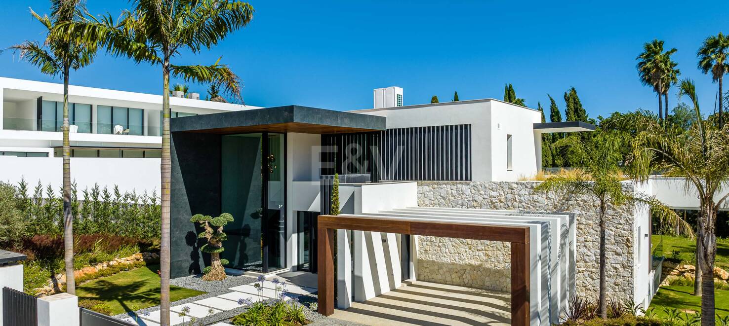 Zeitgenössische Luxusvilla in Nueva Andalucía