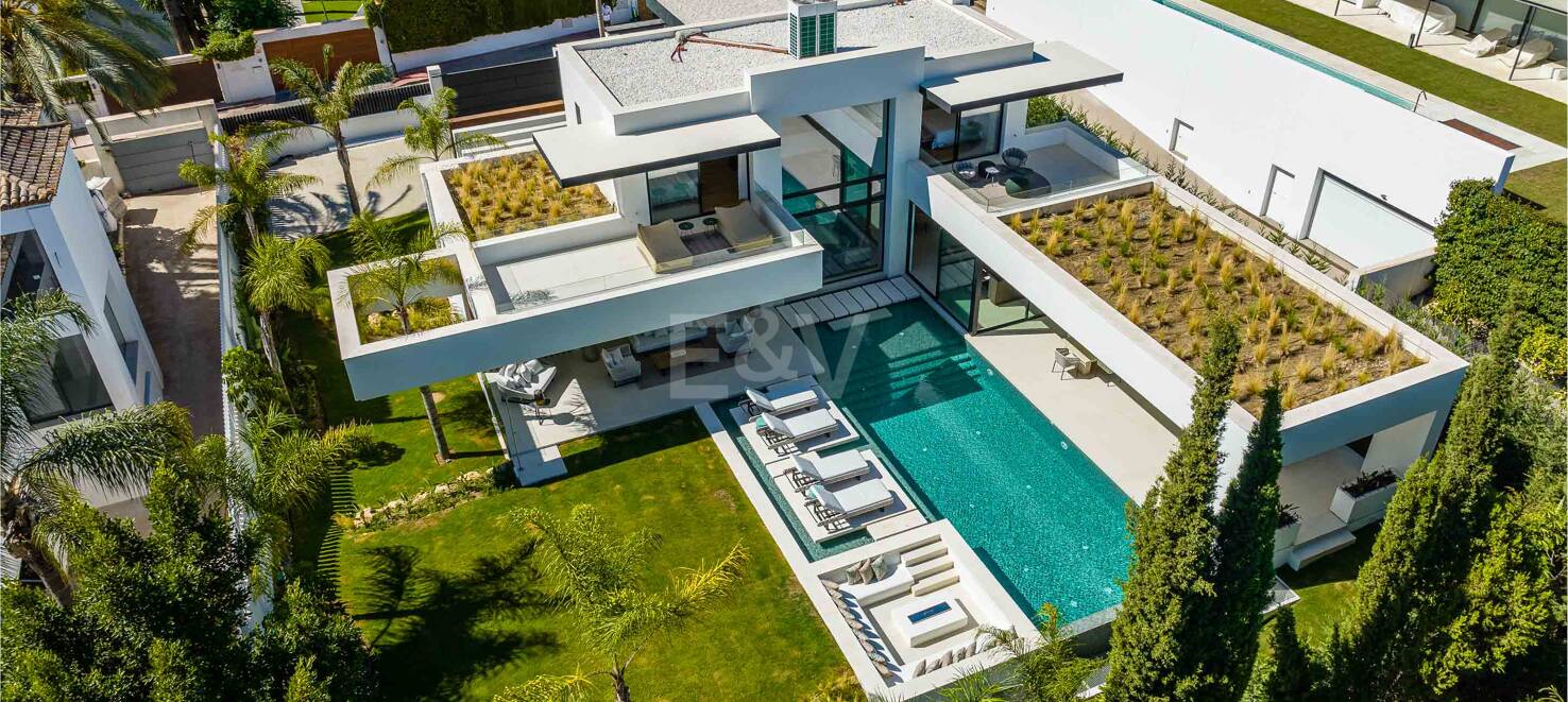 Zeitgenössische Luxusvilla in Nueva Andalucía