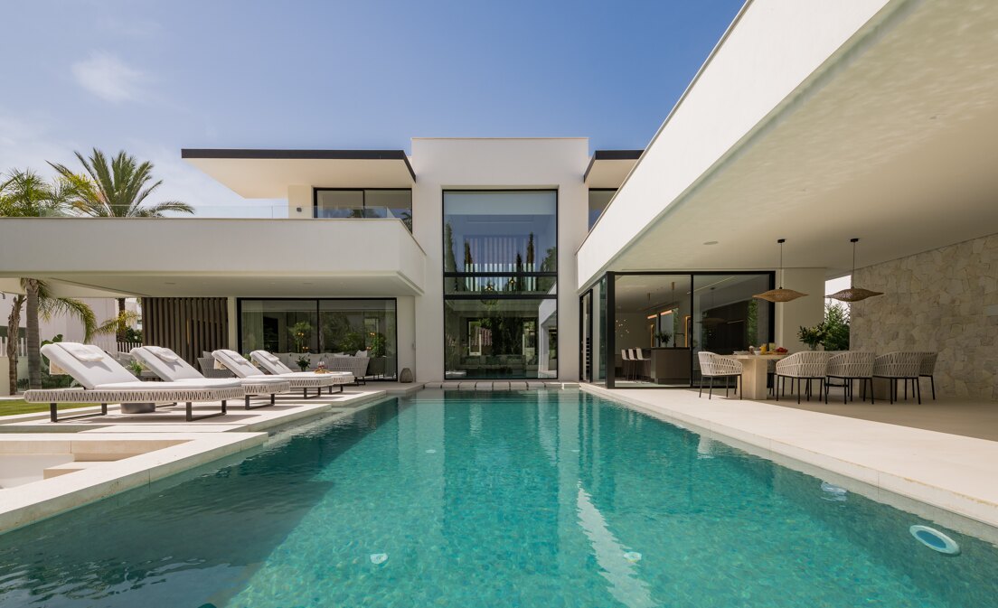 Contemporary Luxury Villa in Nueva Andalucía