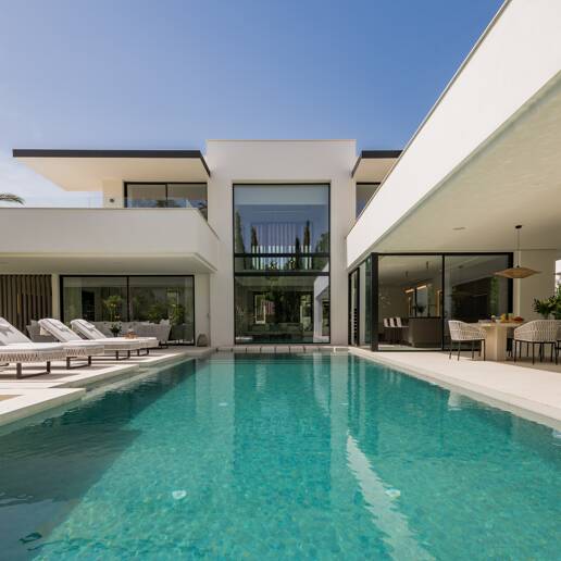 Zeitgenössische Luxusvilla in Nueva Andalucía