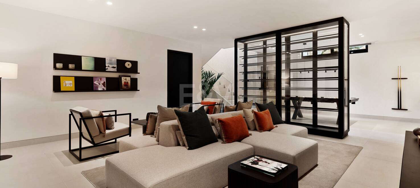Zeitgenössische Luxusvilla in Nueva Andalucía