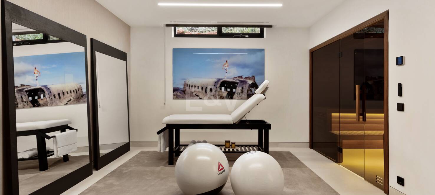Zeitgenössische Luxusvilla in Nueva Andalucía