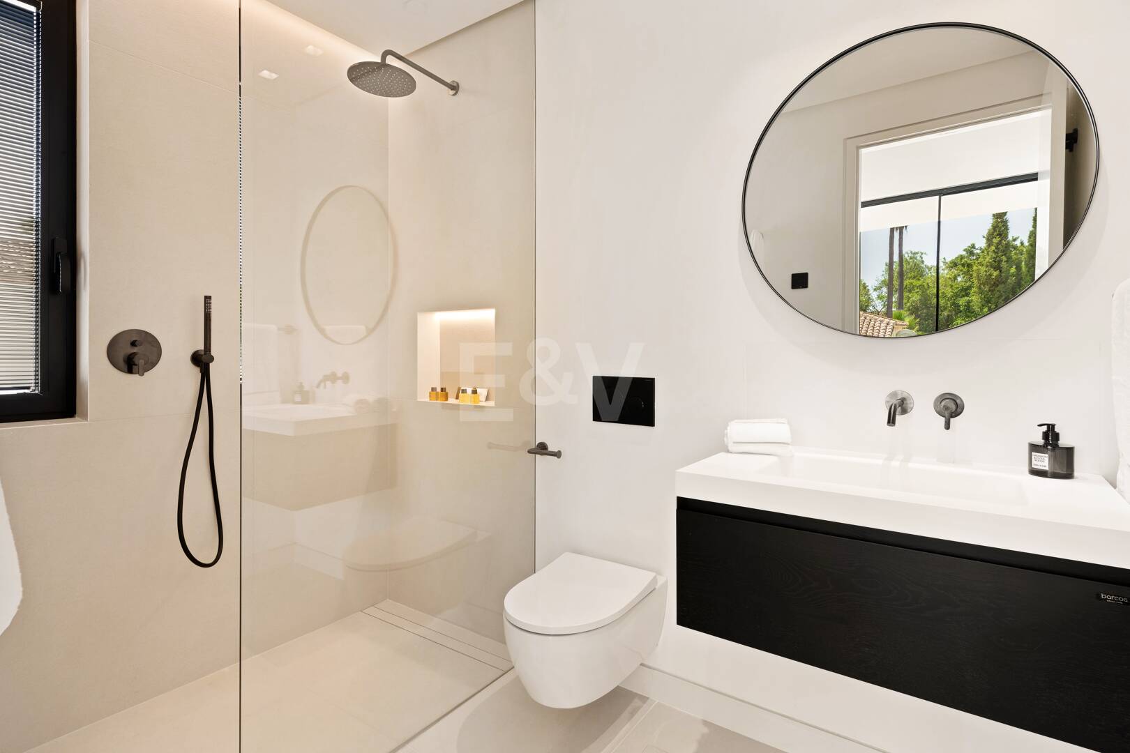 Zeitgenössische Luxusvilla in Nueva Andalucía