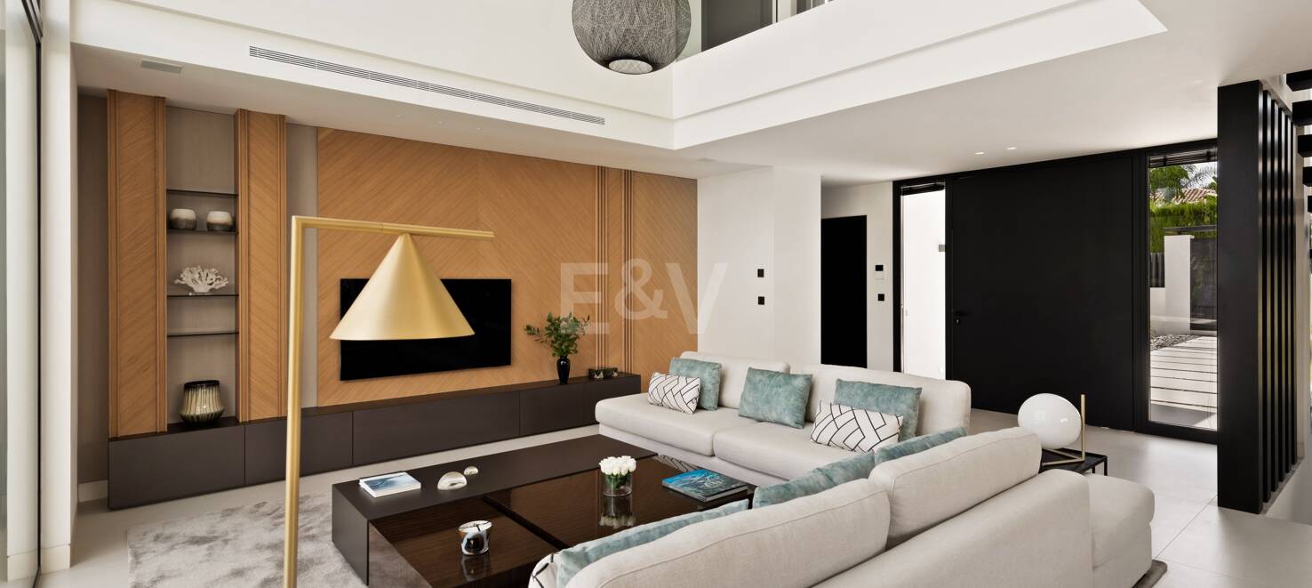Zeitgenössische Luxusvilla in Nueva Andalucía