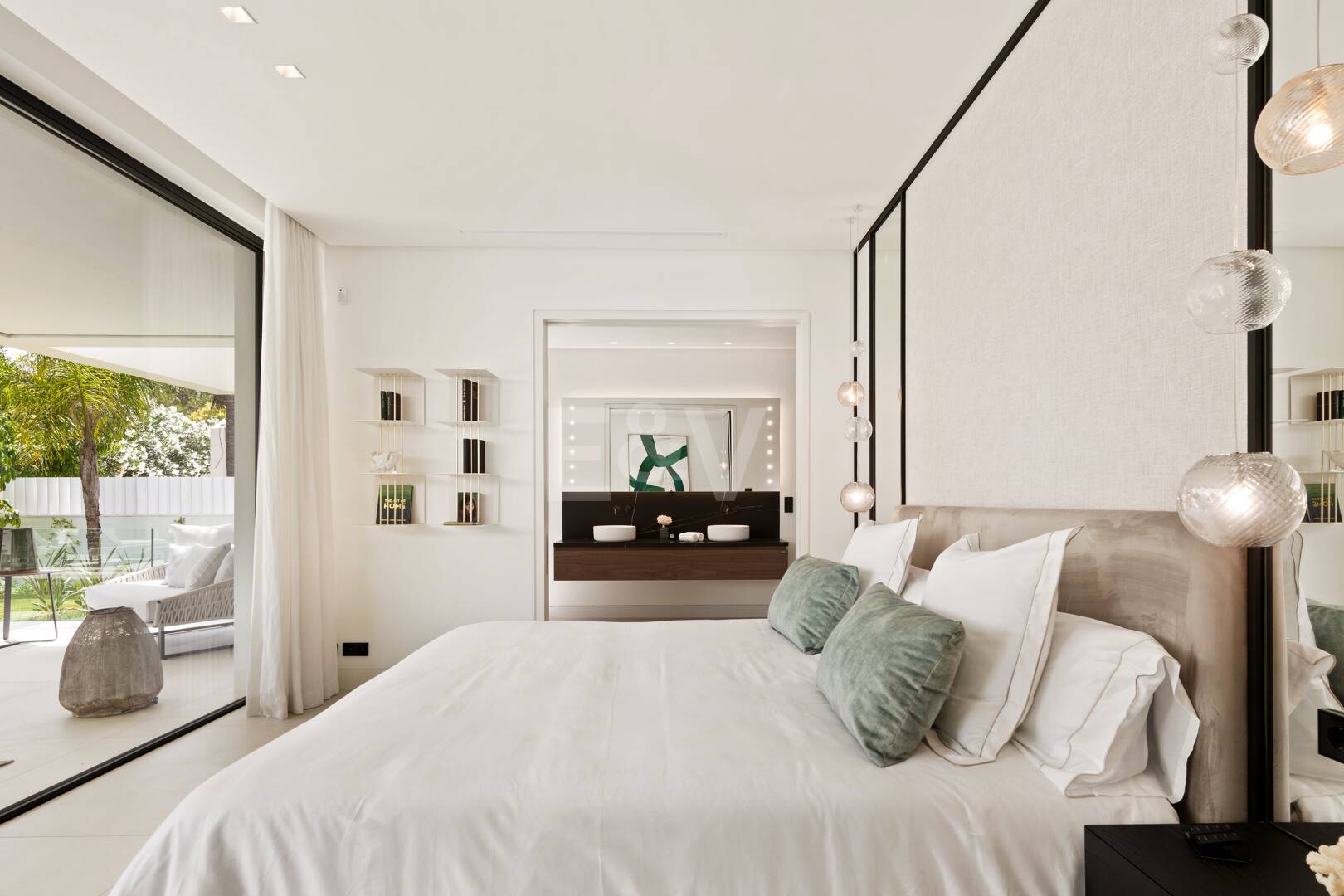 Zeitgenössische Luxusvilla in Nueva Andalucía