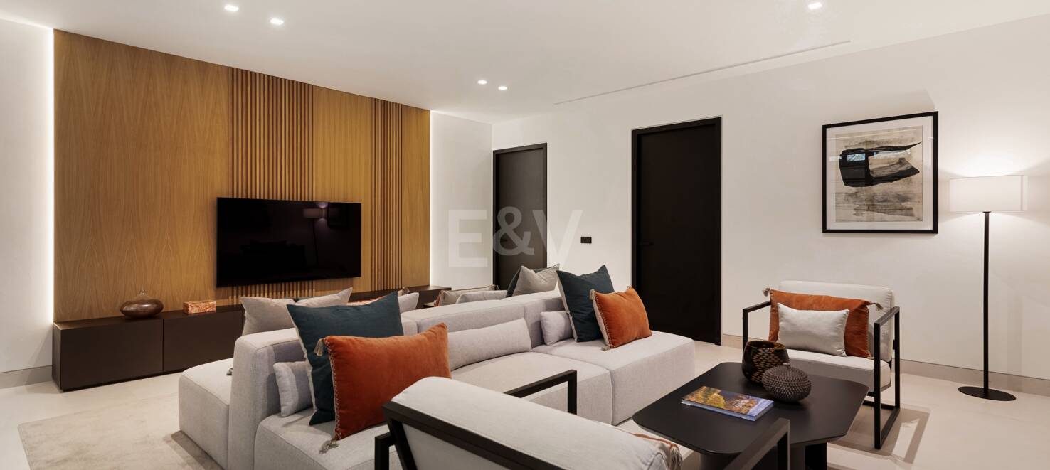 Zeitgenössische Luxusvilla in Nueva Andalucía
