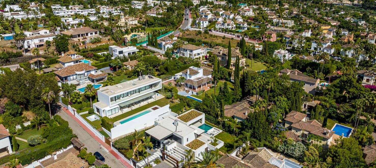 Zeitgenössische Luxusvilla in Nueva Andalucía