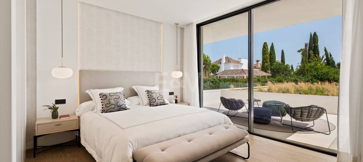 Zeitgenössische Luxusvilla in Nueva Andalucía
