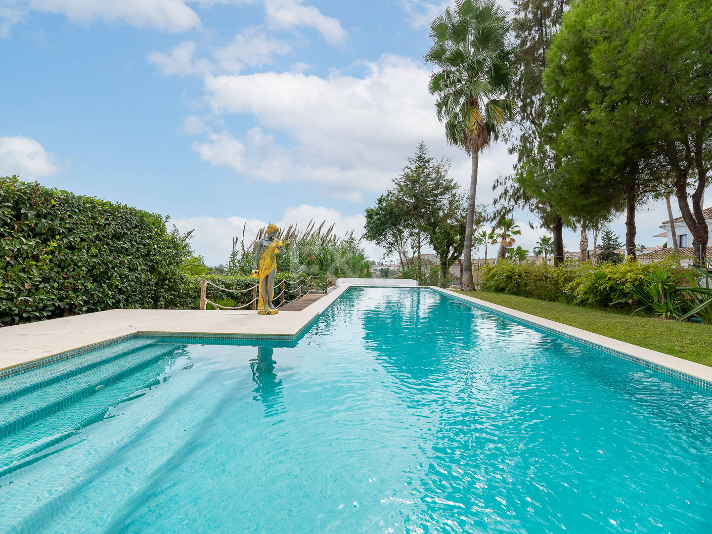 Oszałamiająca nowoczesna willa w Paraiso Alto z widokiem na morze