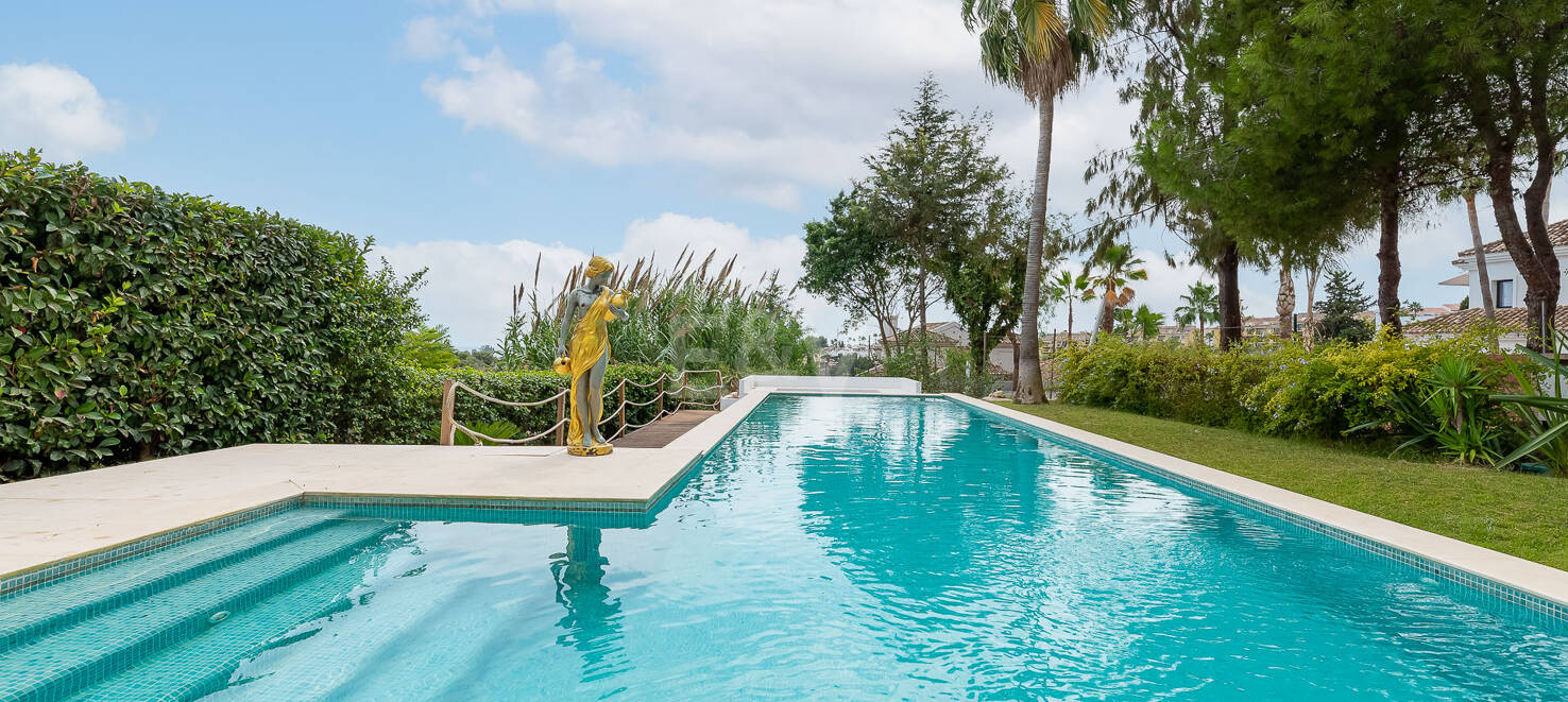 Stunning modern Villa in Paraiso Alto with Sea Views