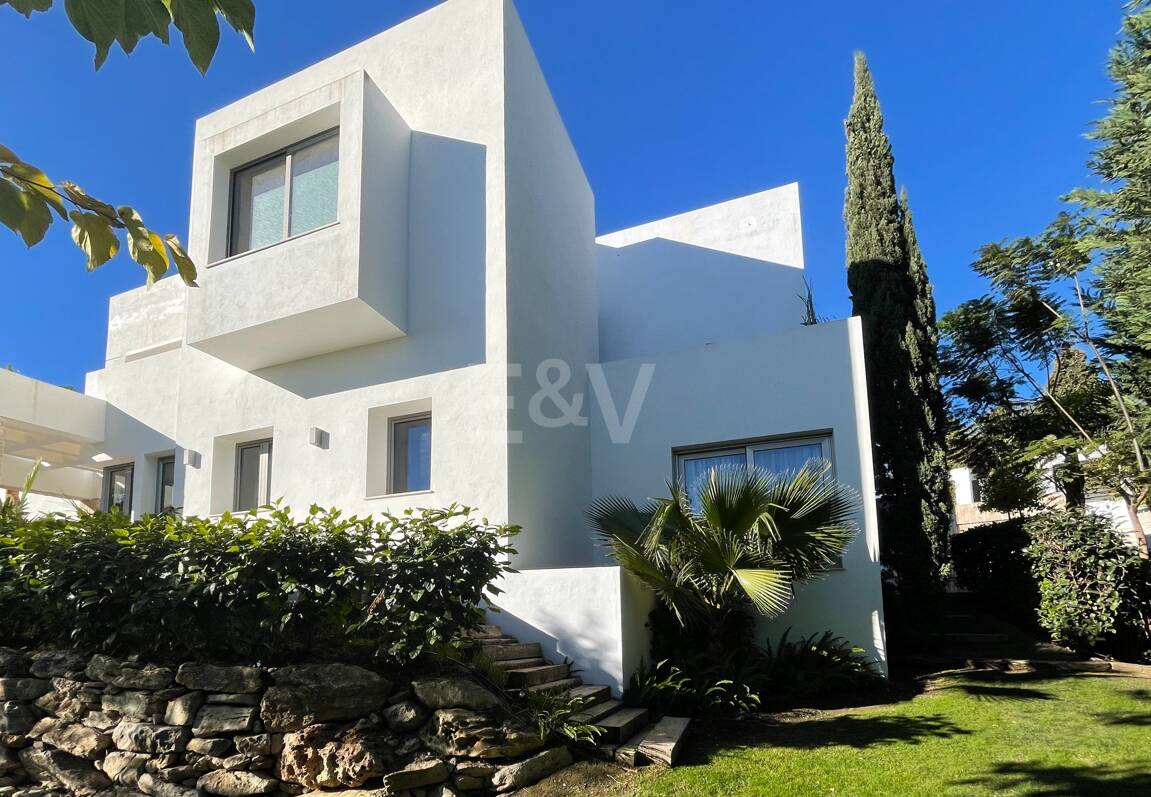 Fantastisk modern villa i Paraiso Alto med havsutsikt